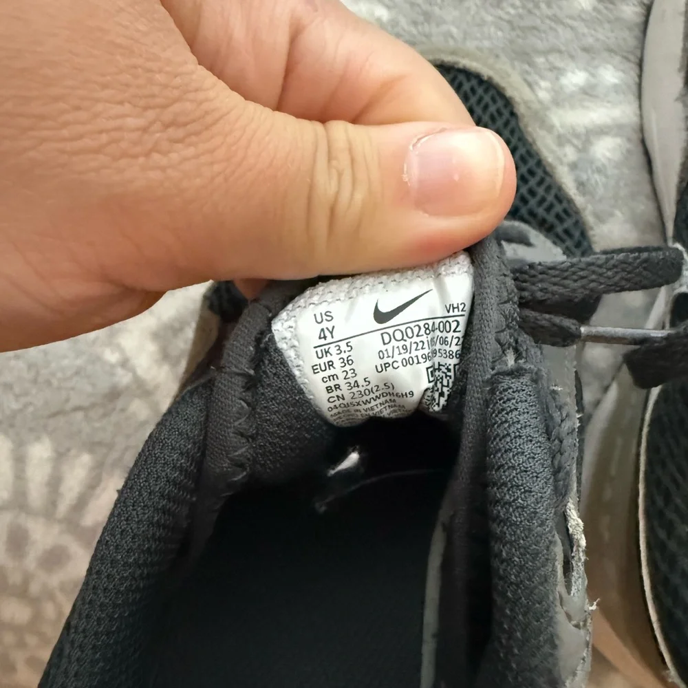 Nike Air Max Kids Sneakers Black and Gray - Picture 5 of 6